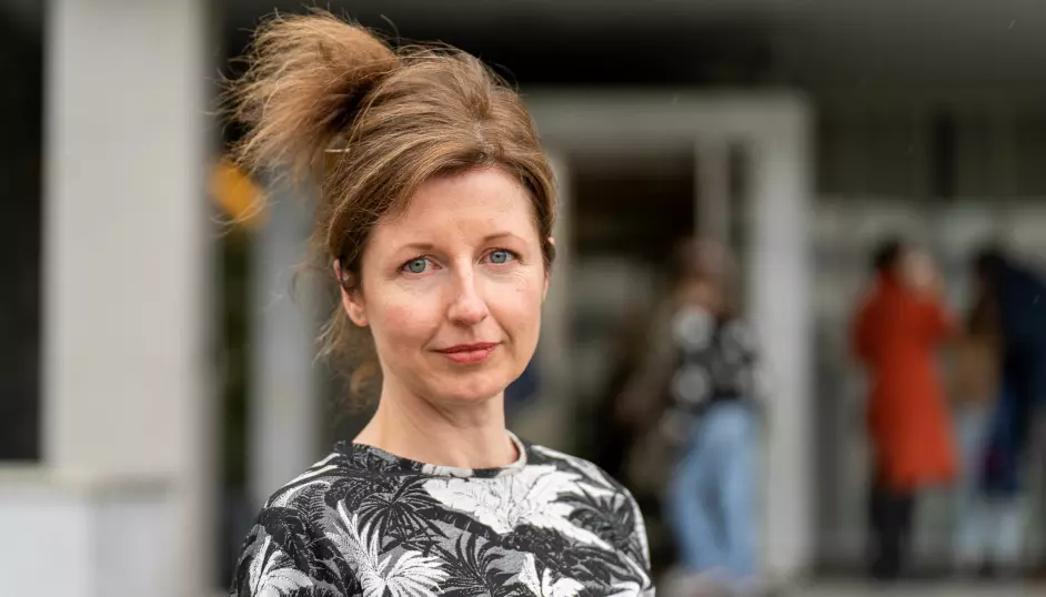 Sosiale medierådgiver i NRK, Laurie MacGregor forklarer strategien bak nedleggelsen av NRK Nyheter på Facebook.