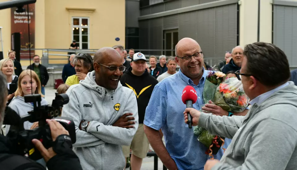 Simon Mesfin, sportssjef i Lillestrøm Sportsklubb, sammen med Romerikes Blads sportsleder Morten Svesengen.