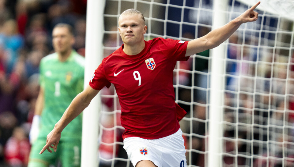 Norges Erling Braut Haaland jubler for 2-1 etter skåring på straffespark under fotballkampen i Nations League mellom Norge og Sverige på Ullevaal Stadion.