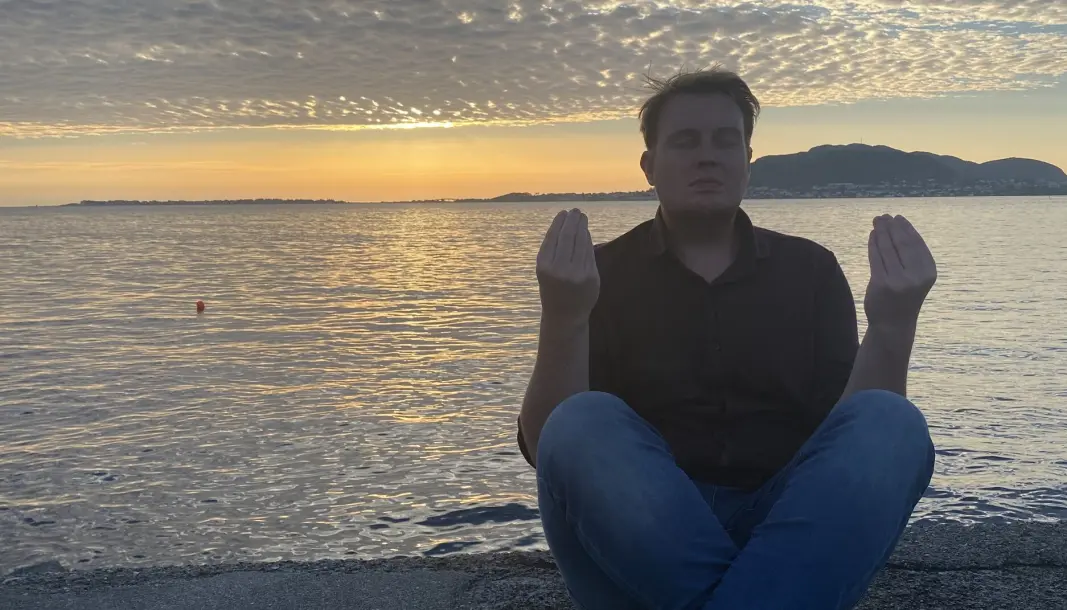 Marius Dahl skal jobbe mye i sommer, men passer på å slappe av på sin egen måte. Marius Dahl skal jobbe mye i sommer, men passer på å slappe av på sin egen måte.