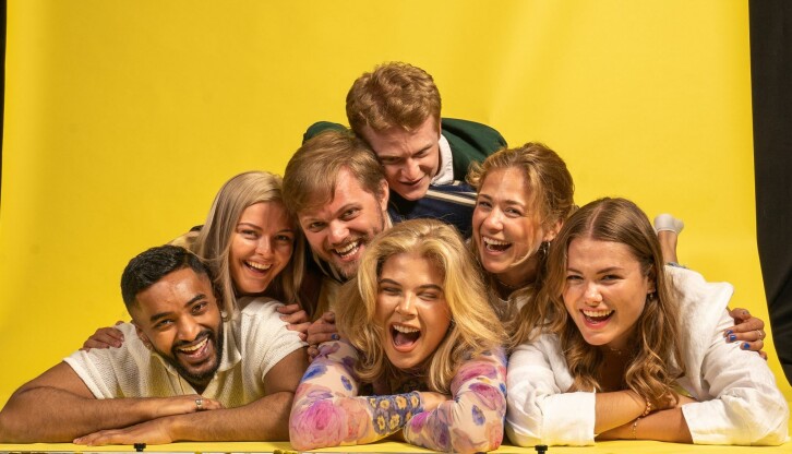 Her er årets sommervikarer på NRK P3: Fra venstre; Annenth Vijayaindra, Dina Nybø Olavsen, Johannes Grindheim Ølfernes, Jakob Hægeland Blom, Andrea Alvheim Krüger, Dina Storvik og Martine Borgund. Heidi Mo, som også er sommervikar i år, er ikke med på bildet.
