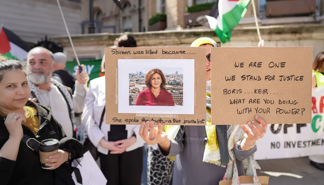 Drapet på Shireen Abu Akleh har skapt sterke reaksjoner. Her er demonstranter avbildet under protest i London i mai. Drapet på Shireen Abu Akleh har skapt sterke reaksjoner. Her er demonstranter avbildet under protest i London i mai.