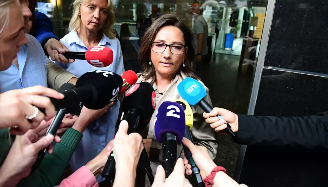 SAS' forhandlingsleder Marianne Hernæs avbildet foran pressekorpset da hun annonserte streiken 4. juli.