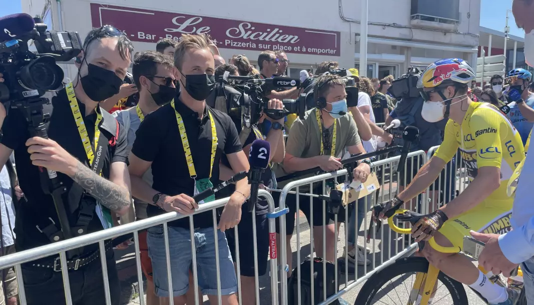 TV 2s team i intervjusonen under Tour de France 2022.