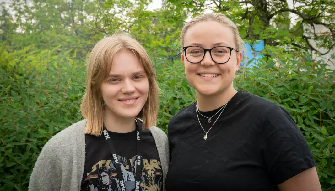 Elina Rydland Ørnhaug og Maja Hunnestad holder til på NRK Tyholt i sommer.