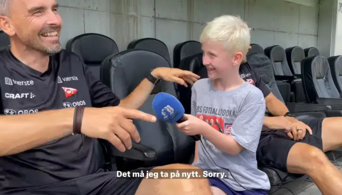 Albert Hansen fikk prøve seg på å intervjue både spillere og trener. Albert Hansen fikk prøve seg på å intervjue både spillere og trener.