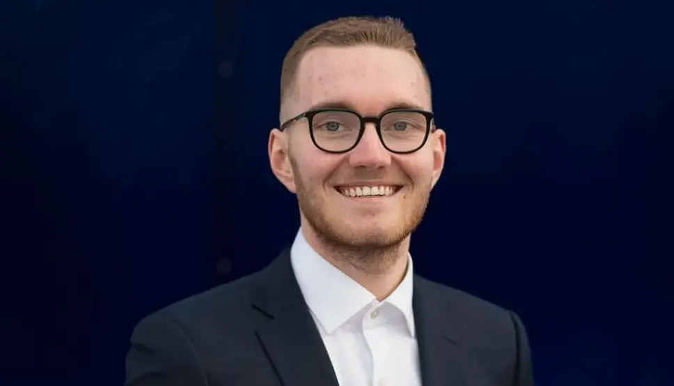 Johan Patrick Bredesen ser frem til å starte i ny jobb i Smaalenenes Avis. Johan Patrick Bredesen ser frem til å starte i ny jobb i Smaalenenes Avis.