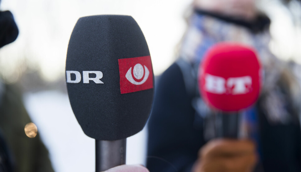 En mikrofon fra Danmarks Radio (DR) avbildet under pressekonferansen for bortføringssaken på Fjellhamar i 2019.