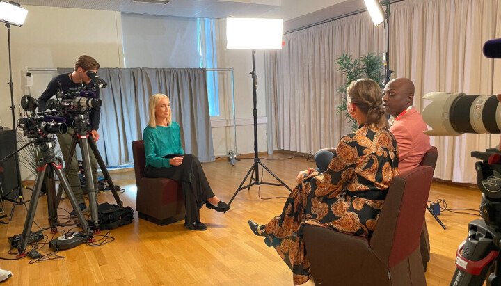 Slik så det ut da TV 2-journalist, Linn Wiik, intervjuet prinsesse Märtha Louise og hennes forlovede Durek Verrett