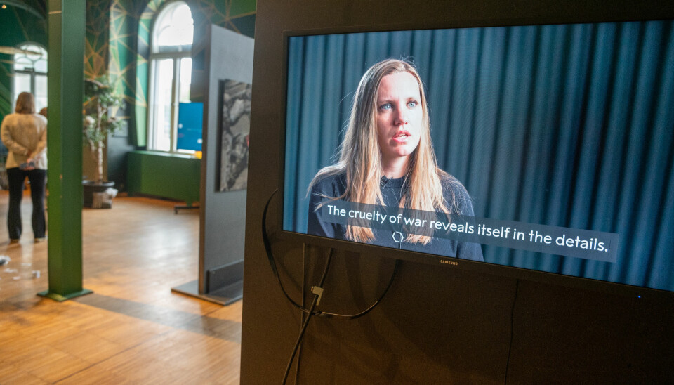 Kristin Solbergs utstilling består av både gjenstander, bilder og video fra hennes opplevelser i Syria.