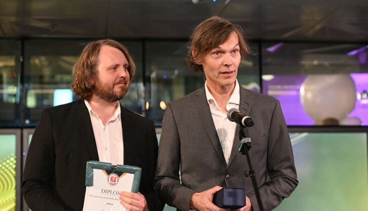Dagbladet-journalistene Bernt Jakob Oksnes og John Rasmussen tok imot prisen for årets sportsjournalistiske arbeid i Bergen.