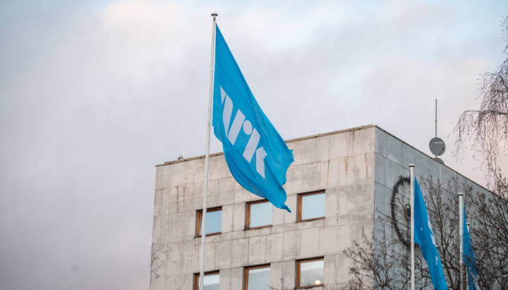NRK-flagg utenfor Marienlyst i Oslo.