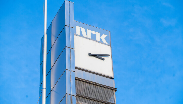 Illustrasjonsbilde av NRK-bygget på Marienlyst, der det nå testet ut KI-oppsummeringer i enkelte nettsaker.