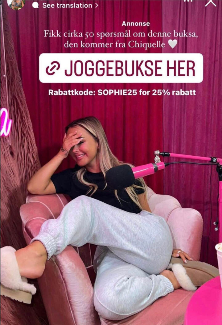 Dette bildet fra podkaststudioet måtte Sophie Elise fjerne.