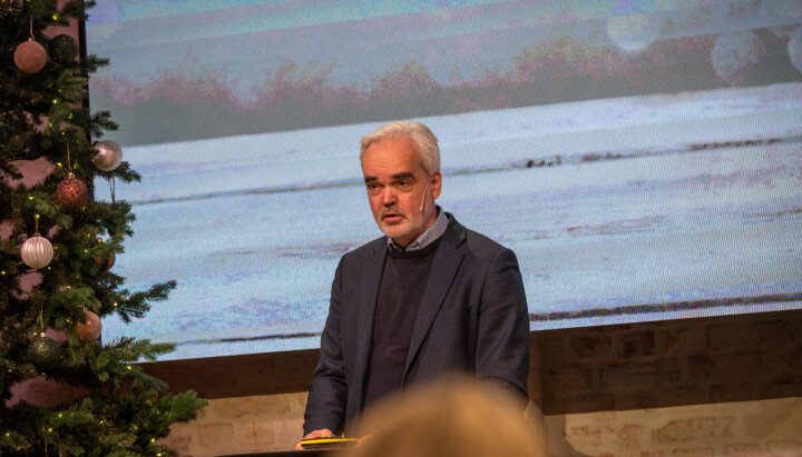 Eivind Ljøstad kom med to spådommer for 2023 på MBLs julefrokost: Den første avisen som dropper papiravis, og at «betalingsmuren» må endres.