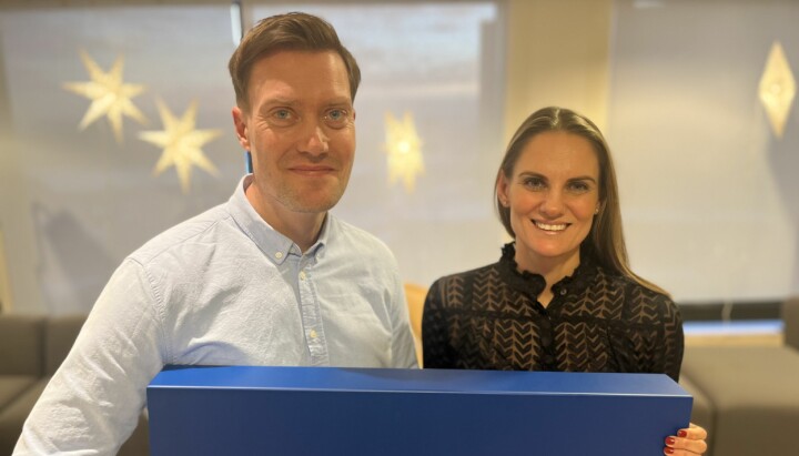 Karina Dahling Ehrenclou (til høyre) blir ny sjef for Aller X. Her sammen med sjefredaktør i Sol, Andreas Heen Haaland-Carlsen, i anledning nyansettelsen.