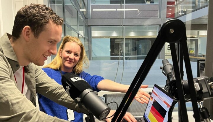 Martin Sorge Folkvord og Monica Flatabø står bak den nye podkasten «Stjålet barn til salgs».