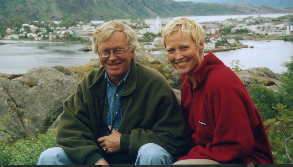 Kari Toft (til høyre) avbildet med sin medprogramleder i Ut i naturen, Hans Christian Alsvik i 2001.