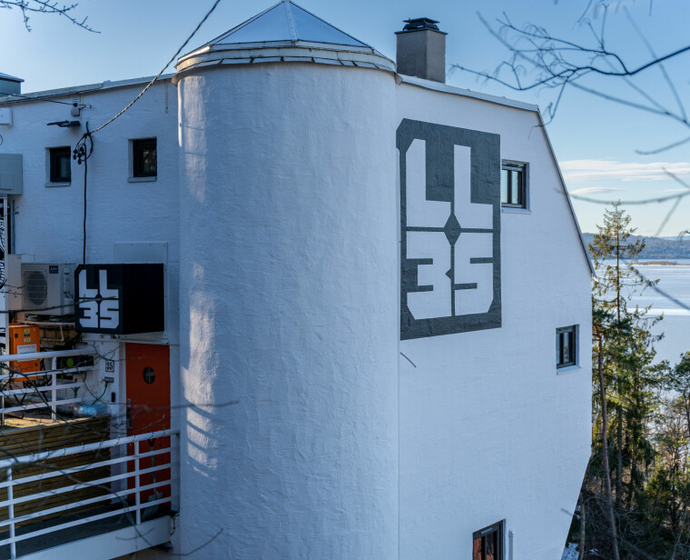NRKs gaminghus, LL35, ligger flott til med utsikt over Oslofjorden.