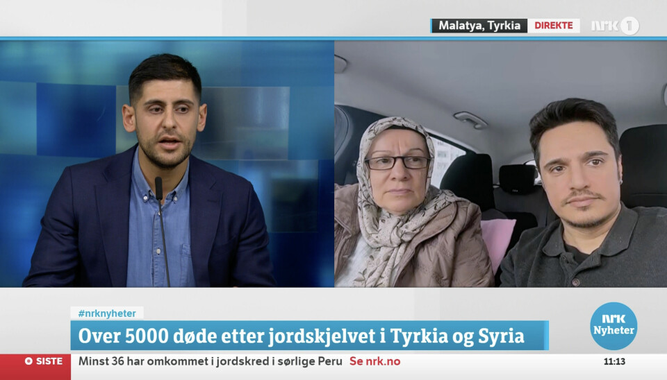 Emrah Senel (til venstre) intervjuer tyrkere og oversetter direkte på NRK.