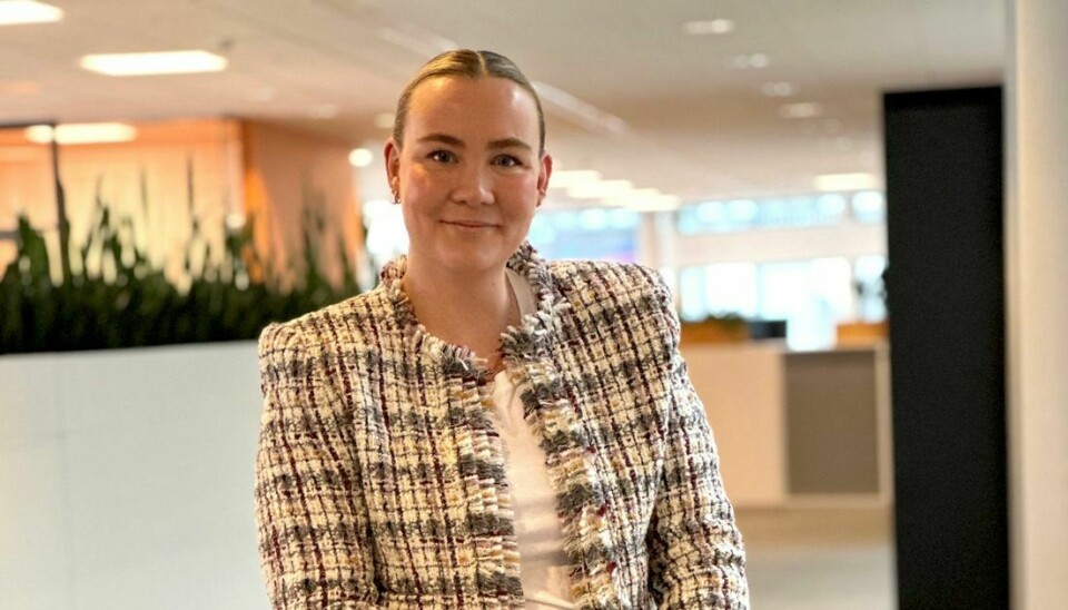 Bilde av Pernille Elene Bjørtomt Hunes står i redaksjonslokalene til Sol. Hun er glad for å bli ny redaksjonssjef.