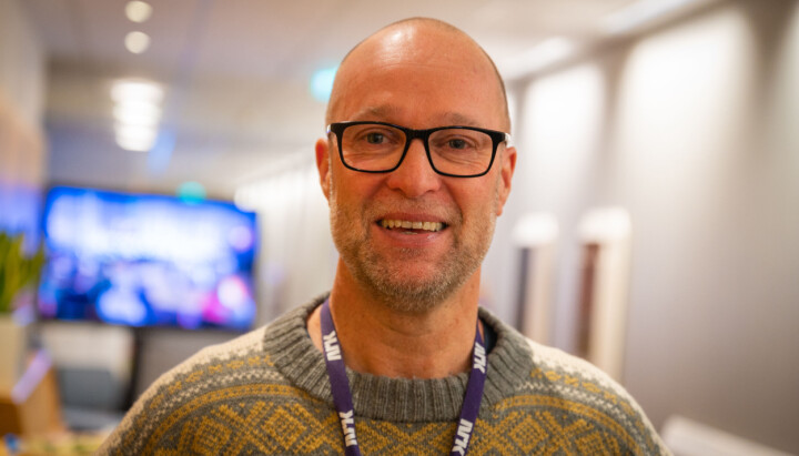 Sekretær i Kringkastingsrådet, Erik Skarrud, forteller at det allerede i september er årsrekord på antall klager. Sekretær i Kringkastingsrådet, Erik Skarrud, ved NRK Tyholt