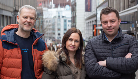 På bildet er programsjef Tomm-Espen Kroken, salgsdirektør Yvonne Stikbakke og radiosjef Bjørn-Martin Brandett.