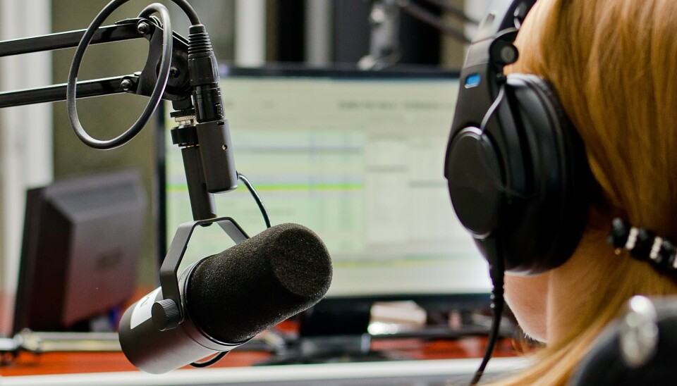 Medietilsynet vel å prioritere driftsstøtta til digitalisering av lokalradio etter ein kraftig auke i kostnadene den siste tida. Foto Medietilsynet Medietilsynet vel å prioritere driftsstøtta til digitalisering av lokalradio etter ein kraftig auke i kostnadene den siste tida. Radio, dame på radio.
