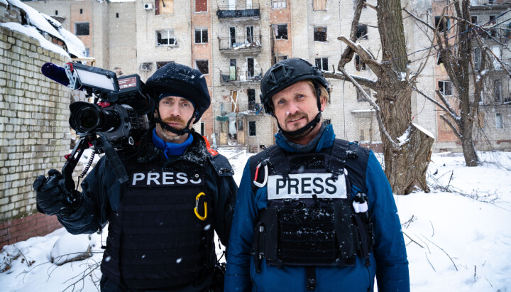 TV 2-fotograf Pål S. Schaathun og journalist Bent Skjærstad i Krasnohorivka i Ukraina.