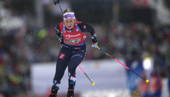 På bildet er Ingrid Landmark Tandrevold under 4×6 km stafett for kvinner i VM i skiskyting 2023 i Oberhof, Tyskland.