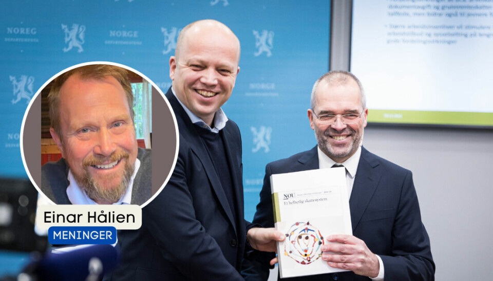 Finansminister Trygve Slagsvold Vedum og Skatteutvalgets leder Ragnar Torvik presenterte sin utredning i desember 2022.