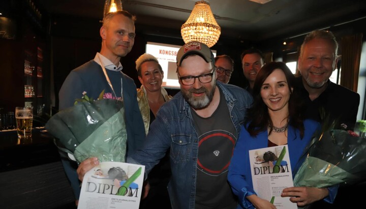 Arild R. Hansen i Drammens Tidende og Jenny Ulstein i Laagendalsposten (fremst) delte to av prisene da NJ Buskerud delte ut sine journalistpriser.