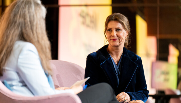 – Man må ta inn som journalist at det er belastende å over lang tid bli utsatt for kritikk, sier Märtha Louise til intervjuer Hanne Skartveit. – Man må ta inn som journalist at det er belastende å over lang tid bli utsatt for kritikk, sier Märtha Louise til intervjuer Hanne Skartveit.