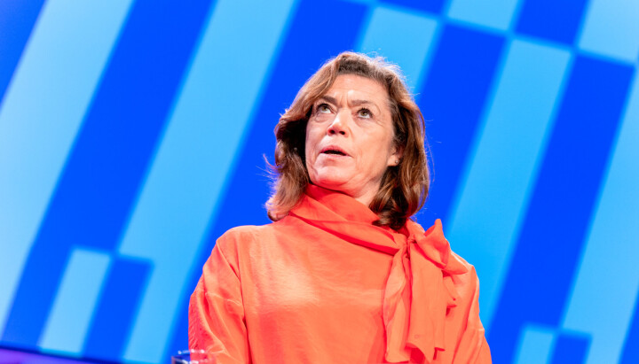 Schibsted-sjef Kristin Skogen Lund ser oppover på dette bildet, men kurven på Viaplay-investeringen går motsatt vei.