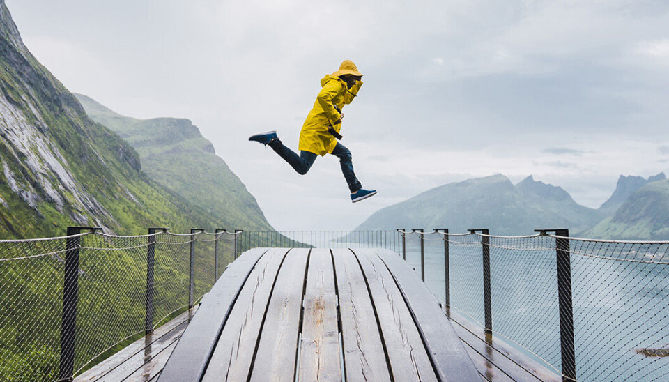 Innovasjon Norge søker ansvarlig bransjeformidling reiseliv Naturbilde og et menneske som hopper