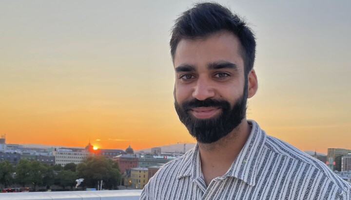 NRK FleRe-stipendiat Navninder Singh Mann skal ha praksis i NRK P3. NRK FleRe-stipendiat Navninder Singh Mann skal ha praksis i NRK P3.