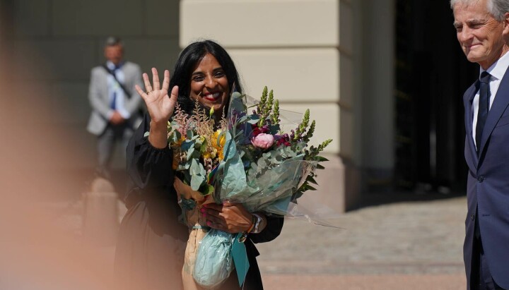 Lubna Jaffery (til venstre) ble onsdag presentert som ny kulturminister av statsminister Jonas Gahr Støre.