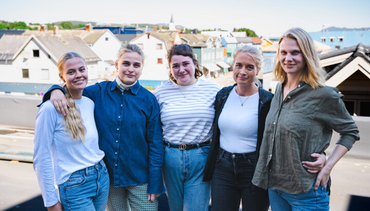 Her er årets sommervikarer i VOL: Hanna Sofie Abelsen, Ragna Neraal, Ingrid Larsen, Katrine Larsåsen og Aurora Sæverud.