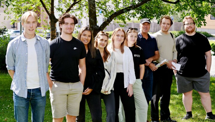 Sommervikarer i HA: Fra venstre Mikael Strøm-Pedersen, Syver Grønbakken, Synne Piyawan Kringsjaa, Amanda Aalerud, Emilie Væringstad, Anniken Flatha, Frank Brandsås, David Øynes og Jørgen Karlsen.