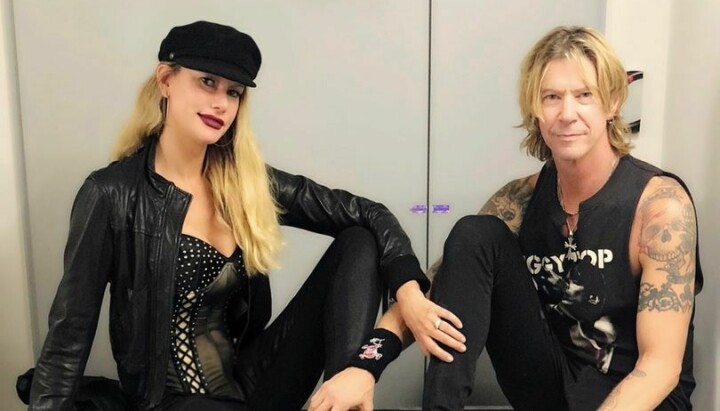 På bilde: Bassisten i Guns N' Roses Duff McKagan, sammen med kona Susan Holmes McKagan.