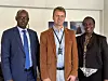 Prosjektleder Terje Skjerdal (i midten) fikk denne uken besøk av Dr. Diane Gashumba, Rwandas ambassadør til de nordiske landene (t.h.), og Dr. Didas Kayihura, rektor ved University of Rwanda.