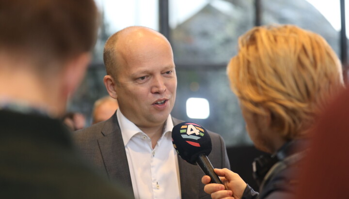 Finansminister Trygve Slagsvold Vedum skulle være med på pressekonferansen som Avisa Nordland ble invitert til. Her er Sp-lederen avbildet under fremleggelsen av statsbudsjettet 2023 i fjor. Finansminister Trygve Slagsvold Vedum (Sp), her under fremleggelsen av statsbudsjettet 2023.