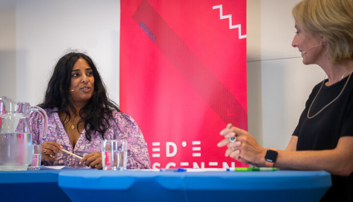 Kultur og likestillingsminister Lubna Jaffery i samtale med Lilla Sølhusvik Kultur og likestillingsminister Lubna Jaffery i samtale med Lilla Sølhusvik