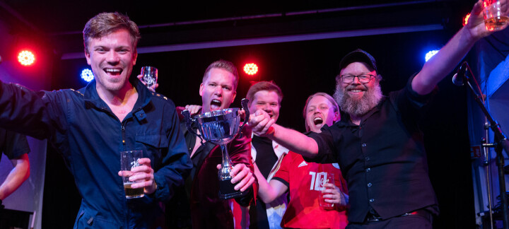 Døgnåpent vant NJ Oslos pris for beste medieband.
Ådne Husby Sandnes (da DB, nå VG), Øistein Norum Monsen (DB) og Jesper Nordahl Finsveen (DB) m.fl.