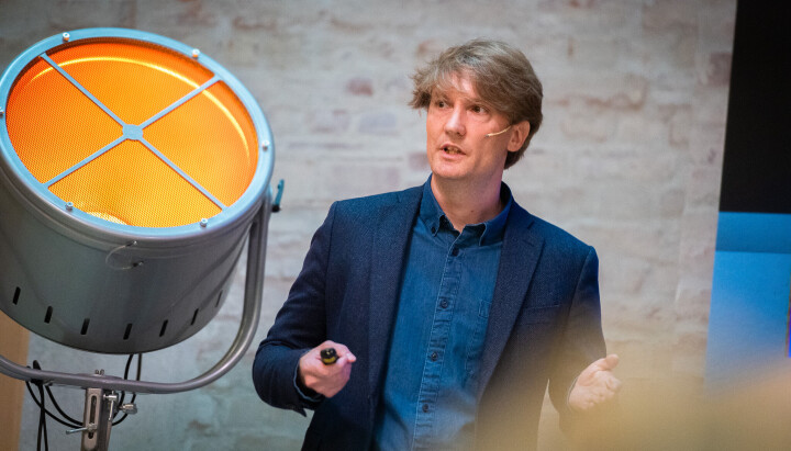 Thomas Whitington fra Schibsted på KI-arrangement. Thomas Whitington fra Schibsted