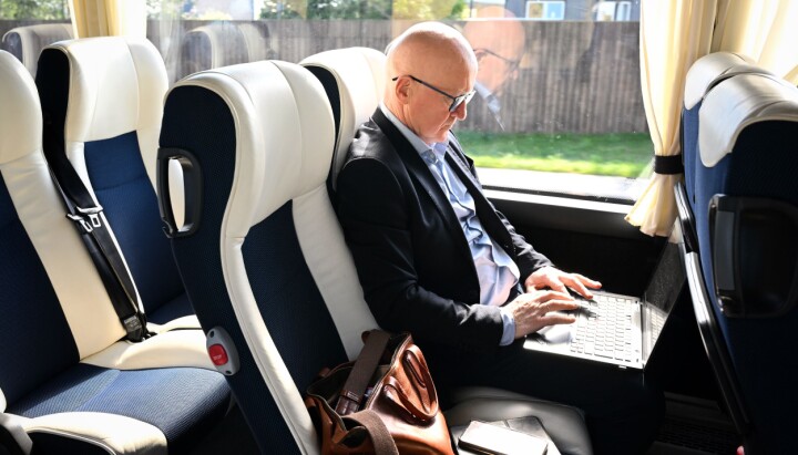 Bjørn Haugan i VG reiser rundt med partilederne i buss. Det har gått hardt utover ryggen. Bjørn Haugan i VG reiser rundt med partilederne i buss. Det har gått hardt utover ryggen.