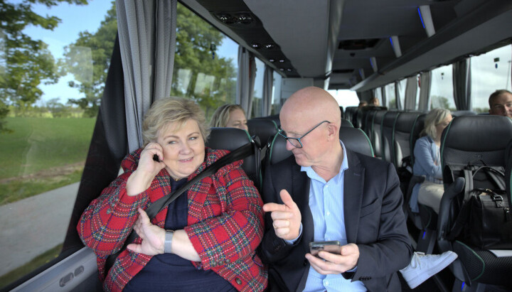 Partileder Erna Solberg (H) og Bjørn Haugan i VG på bussen Partileder Erna Solberg (H) og Bjørn Haugan i VG på bussen