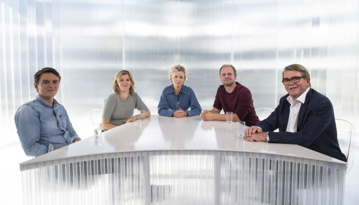 Vi lastet ned det ene bilde av Mímir i det fremtidige Mimir. Her fra serien Ueinig, episode tre hvor man diskuterer strøm: F.h. Jan Petter Sissener, investor, Mímir Kristjánsson, stortingsrepresentant Rødt, Elisabeth Sæther, statssekretær Olje- og energidepartementet (Ap) og Ola Svenneby, leder i Unge Høyre. I midten er programleder Ingunn Solheim. Vi lastet ned det ene bilde av Mímir i det fremtidige Mimir. Her fra serien Ueinig, episode tre hvor man diskuterer strøm: F.h. Jan Petter Sissener, investor, Mímir Kristjánsson, stortingsrepresentant Rødt, Elisabeth Sæther, statssekretær Olje- og energidepartementet (Ap) og Ola Svenneby, leder i Unge Høyre. I midten er programleder Ingunn Solheim.