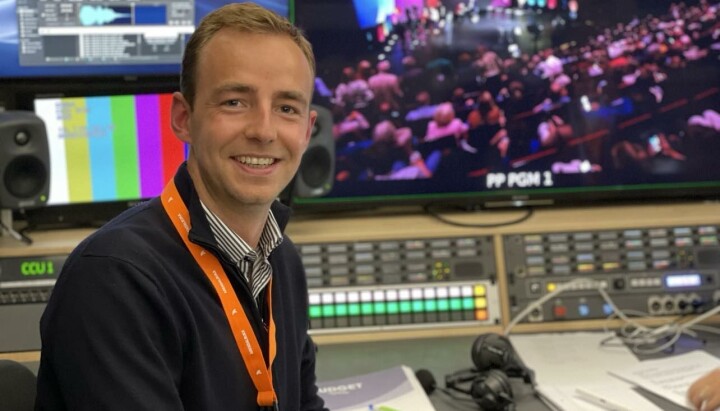 Mathias Hamre avbildet under Arendalsuka på jobb for Debatten.