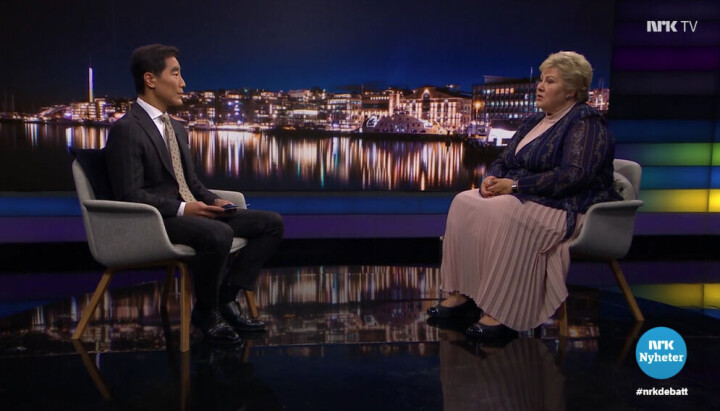 Fredrik Solvang i studio med Erna Solberg torsdag kveld.